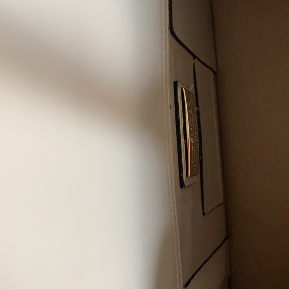 Valentino gorgeous  leather tote.. Made in 🇮🇹 - Picture 8 of 12